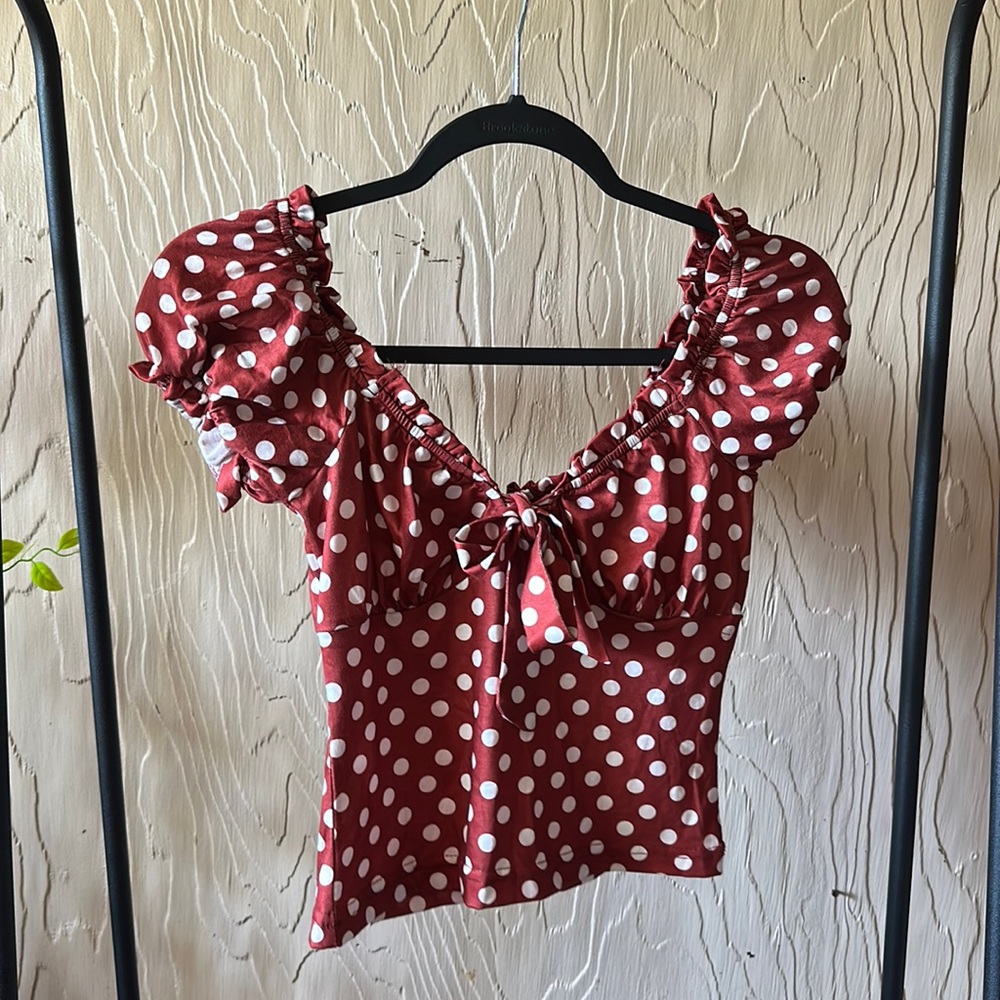 SHEIN Privé Sweetheart Neck Frill Trim Knot Front Ruched
Back Polka Dot Top